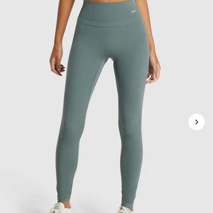Whitney Simmons x Gymshark leggings